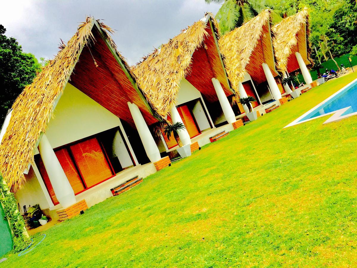 Katunayaka Airport Resort מראה חיצוני תמונה